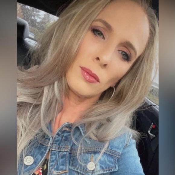 Meet your Posher, Nikki - Picture 1 of 1